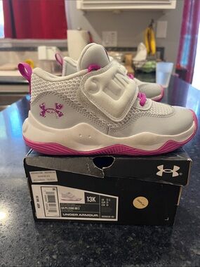 Under Armour Girls White and Pink Strap Sneakers